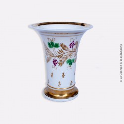 Petit Vase cornet en Porcelaine de Paris, vers 1820 1830