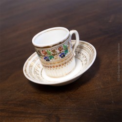 Tasse à café et sa soucoupe en porcelaine de Paris - 1820 - 1830