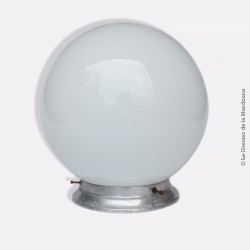 Plafonnier, applique vintage, globe en opaline blanc déco des années 1960. French Design