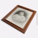 Edouard Allevy, Paris. Portrait photographique de bébé signé avec Cadre ancien en bois sculpté