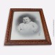 Edouard Allevy, Paris. Portrait photographique de bébé signé avec Cadre ancien en bois sculpté