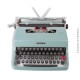Le Grenier de la Mandoune. Machine à écrire vintage de collection Olivetti Lettera 32, 1966 couleur vert d’eau clair, TBE