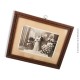 Le Grenier de la Mandoune. Cadre ancien en bois sculpté. Photographie d'un couple de jeune marier. Signé J. Belotte . Nanterre