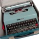 Le Grenier de la Mandoune. Machine à écrire vintage de collection Olivetti Lettera 32 de 1967 couleur vert d’eau clair