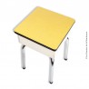 Le Grenier de la Mandoune. Tabouret Formica vintage avec coffre de rangement
