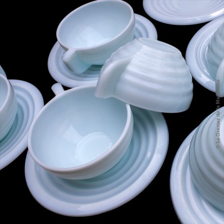 6 tasses anciennes à café ou thé avec soucoupes. Opaline mint bleu pâle 50's Art Déco